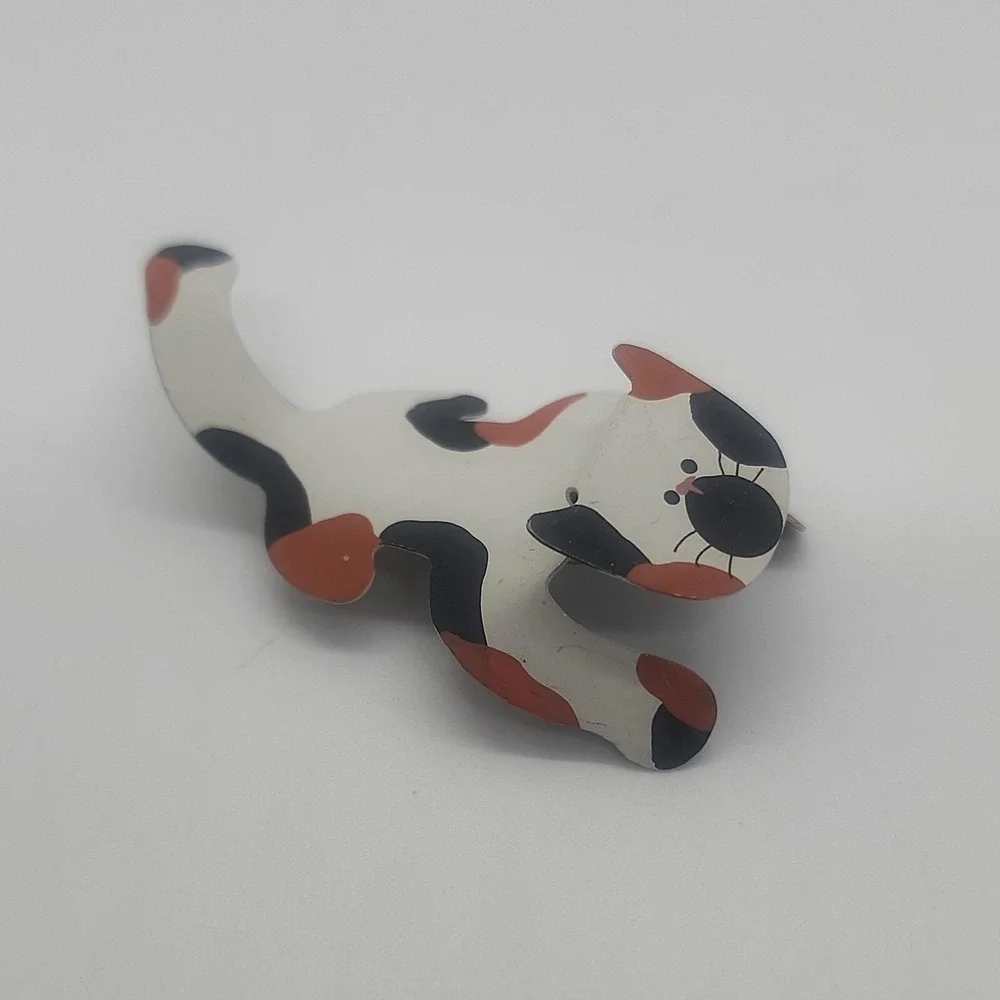 Vintage hand‎ painted 3D calico CAT brooch pin